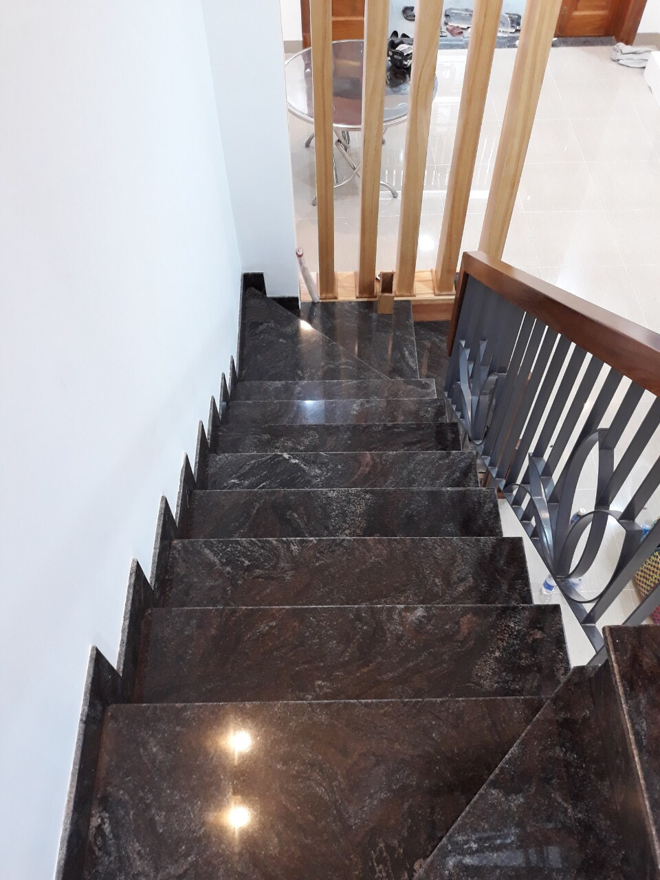Đá ốp cầu thang 12 da-op-lat-cau-thang-12